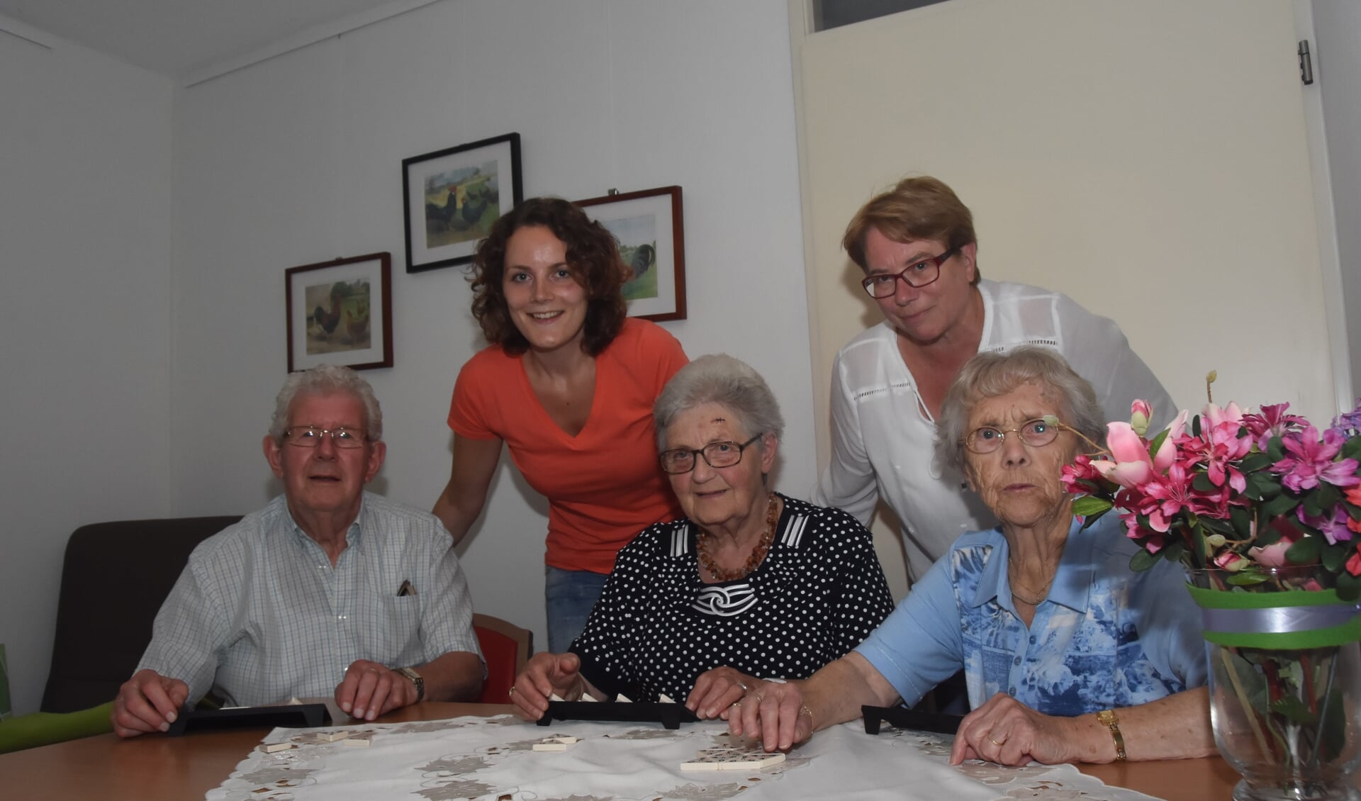 V.l.n.r. Jan Vos, Nelleke Post, Dora van de Brand-Gordijn, Ria van Lanen, Tiny van den Biggelaar