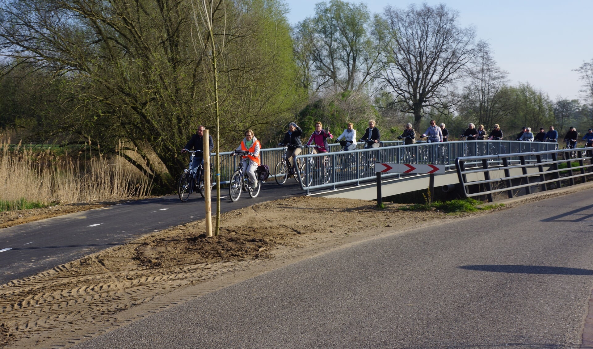 De fietsbrug over de Bobbenagelseweg.