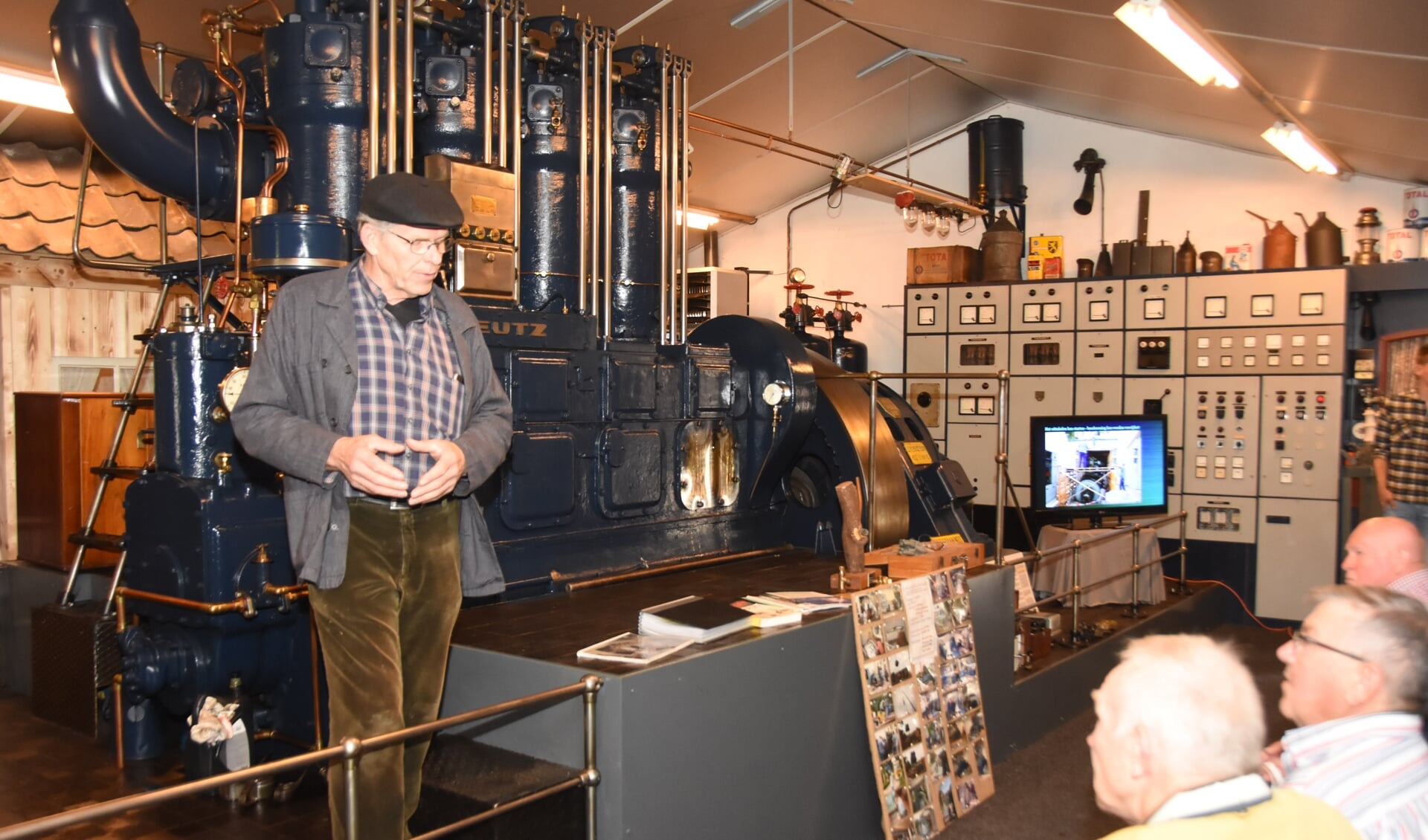 Bert Verbakel in zijn museum Hoeve Strobol
