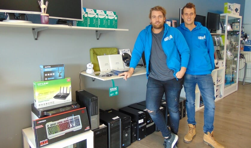 Thomas (l) en Roy in hun zaak. | Fotonummer: 6c9c4b