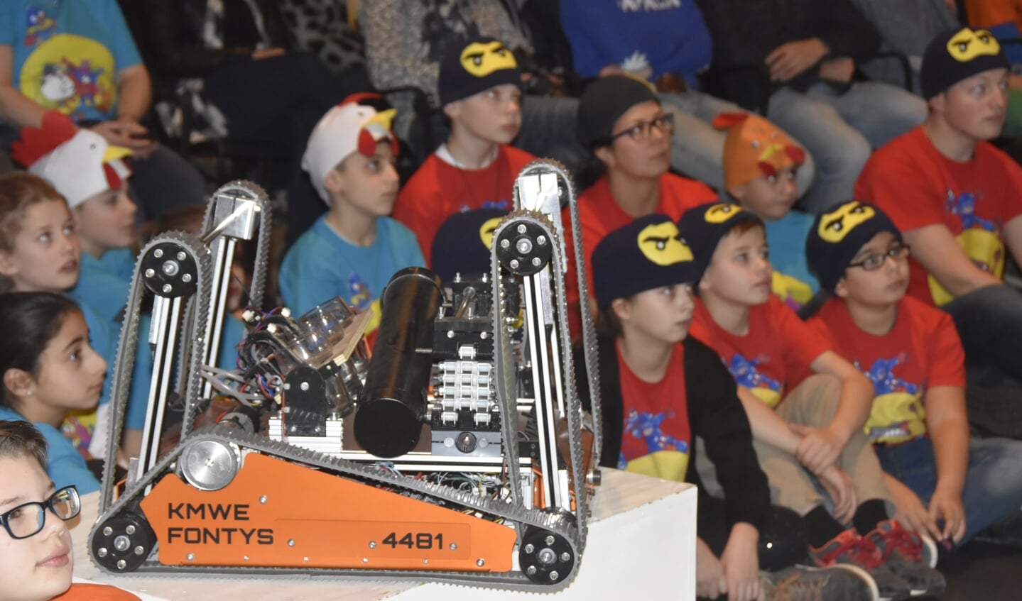 De robot van Team Rembrandts van vorig jaar tijdens de teampresentatie in Mariëndael in januari