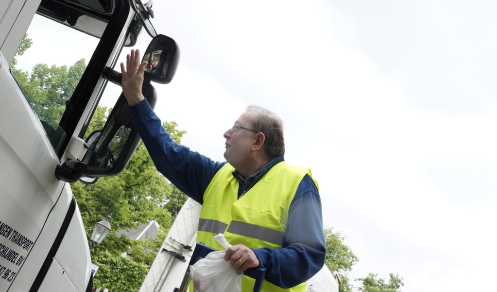 Peer vd Linden en zijn team reikten vorig jaar 156 tasjes uit.