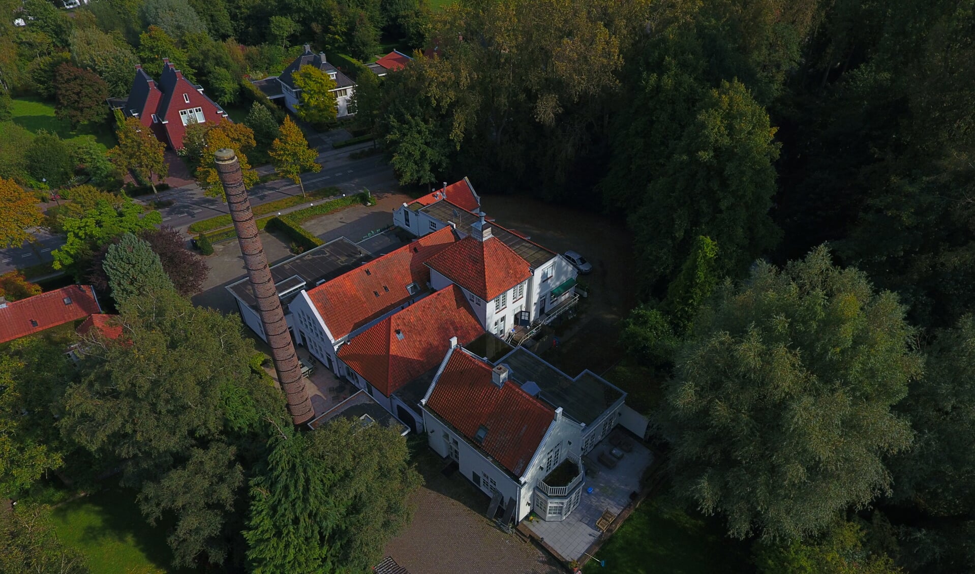 De oude melkfabriek van boven