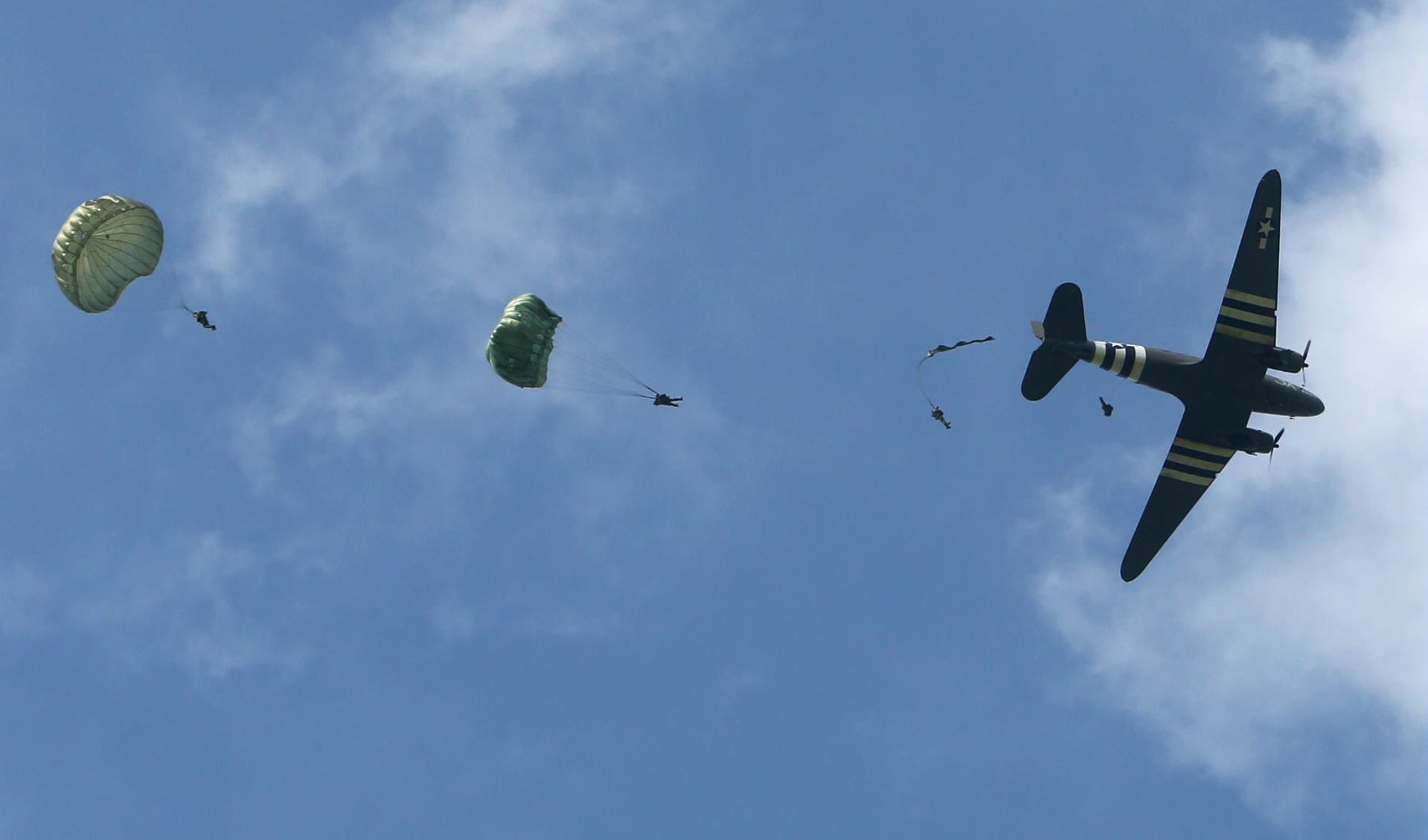 Parachutespringen zoals bij de bevrijding