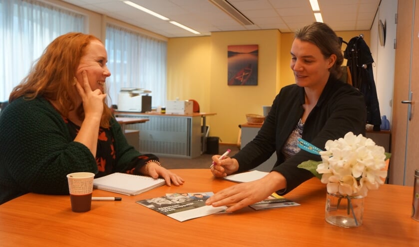 Trudy en Geke in hun mooie kantoor te Odendael. | Fotonummer: 7134c3