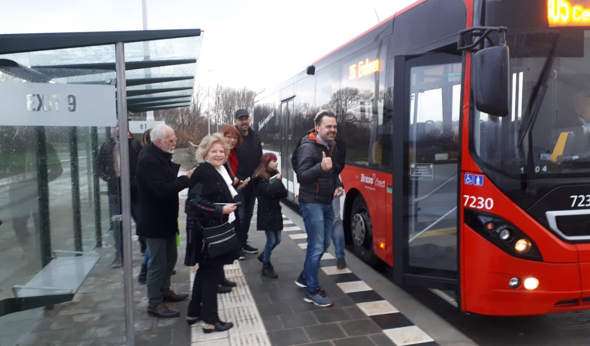 Dit clubje is de eerste groep Rooienaren die met de bus mee gaat richting Eindhoven.
