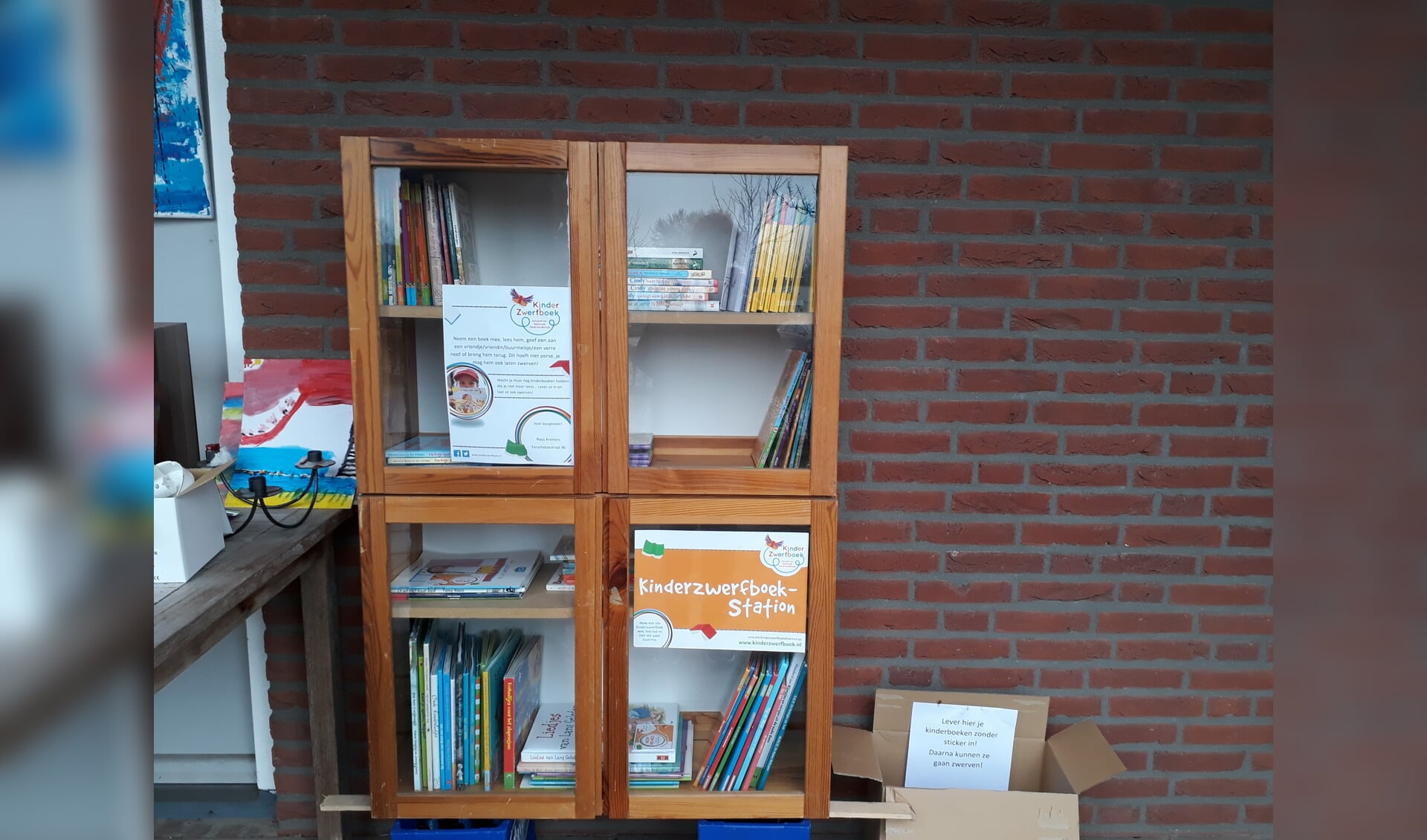 Het KinderboekzwerfStation op de Burgemeester van Oerlehof 4 (zijstraat van de Eerschotsestraat)