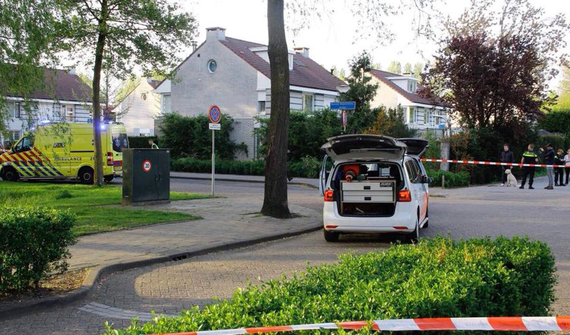 Op de Aagje Dekenstraat in Schijndel is zeker één man overleden na een schietpartij.