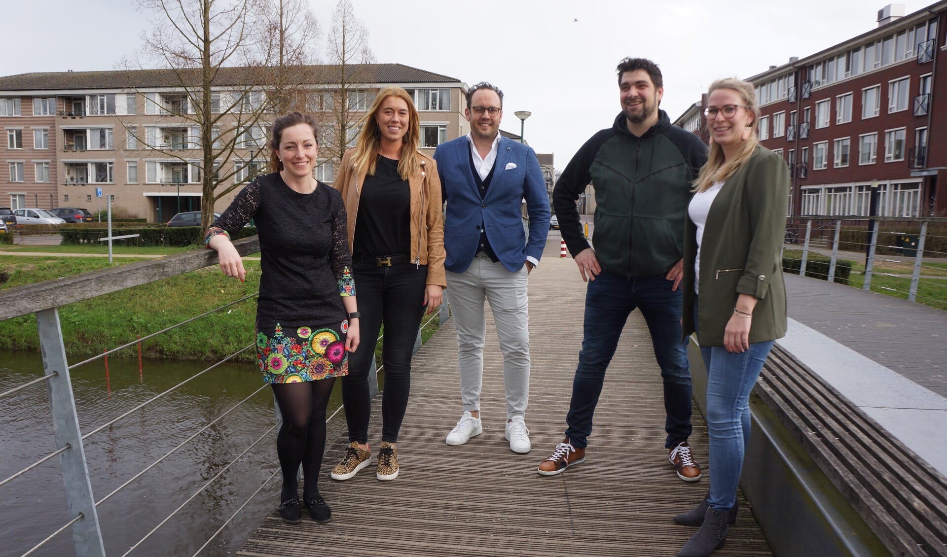 v.l.n.r.: Sietske Hubens, Maud van de Laar, Bram Seegers, Ralf Dirven en Swinde Berberovic. Mart Habraken ontbreekt op de foto.