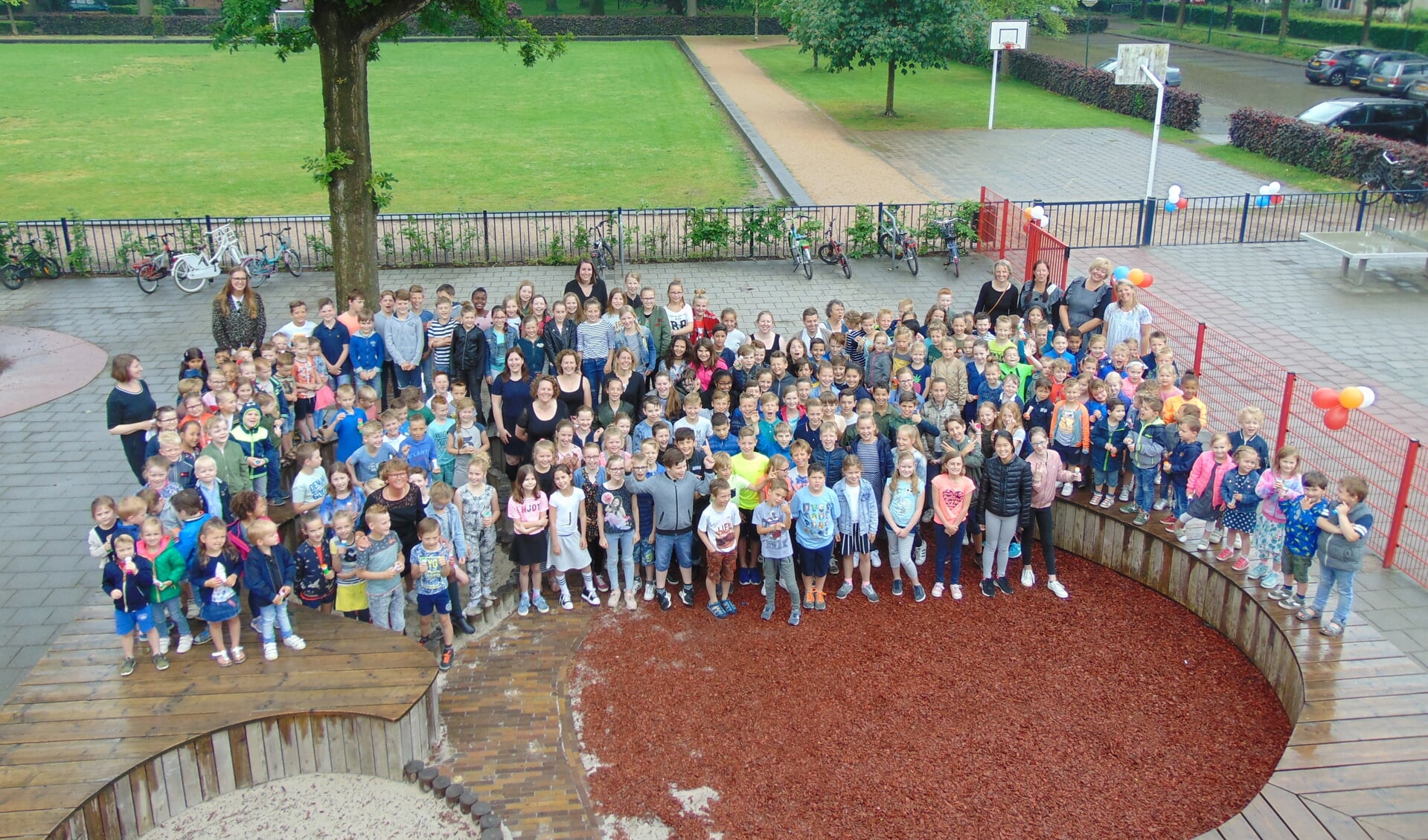 Het vijftigjarig jubileum van Basisschool Dommelrode wordt gevierd.