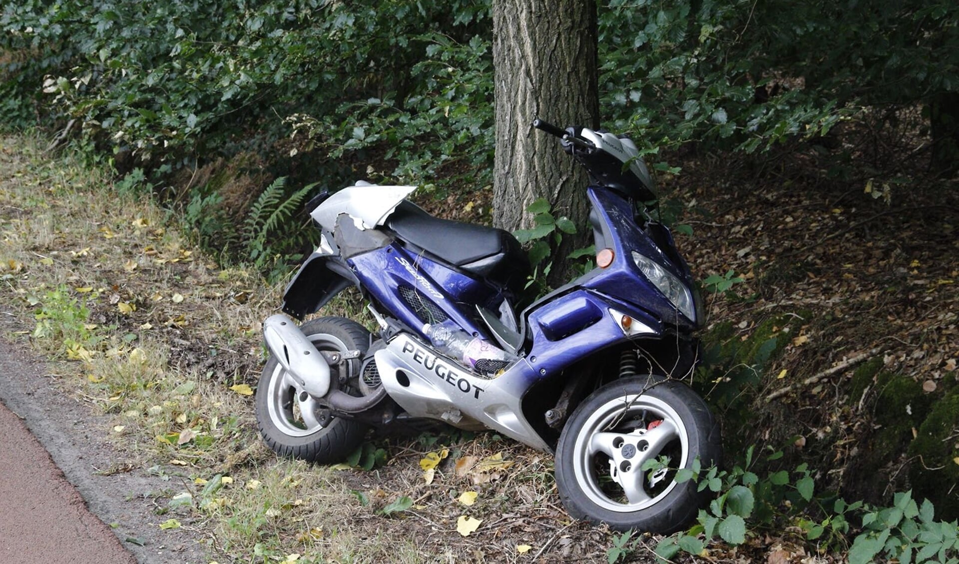 Deze scooter heeft schade opgelopen.