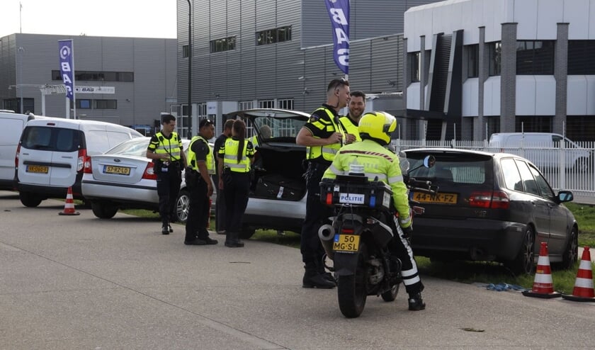 De politie was paraat bij de Poort van Veghel. | Fotonummer: 94d07f
