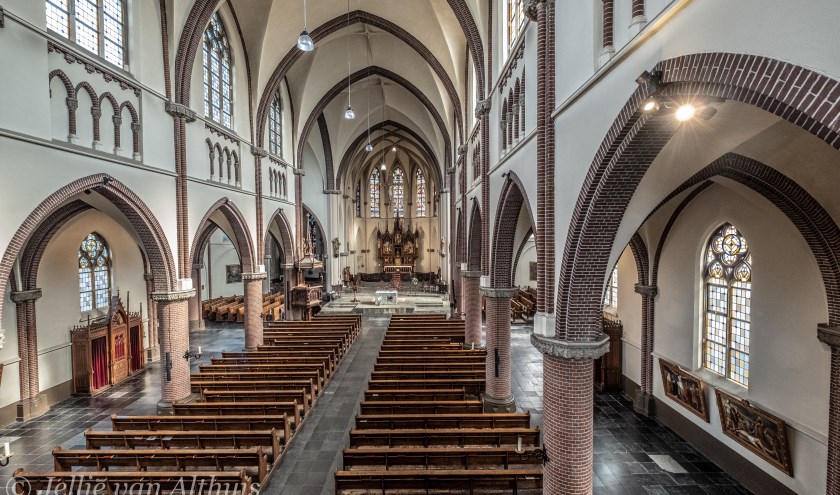 De Martinuskerk van binnen. | Fotonummer: 010f7a