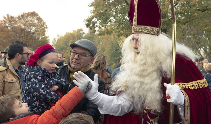 Blije kinderen, al vinden ze het wel spannend. | Fotonummer: b69a40