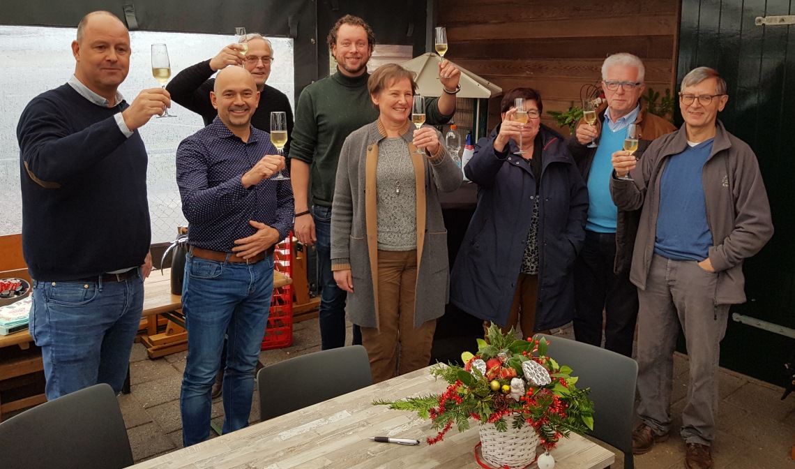 Alle delegaties waren aanwezig om te tekenen, maar ook om samen op de foto te gaan.