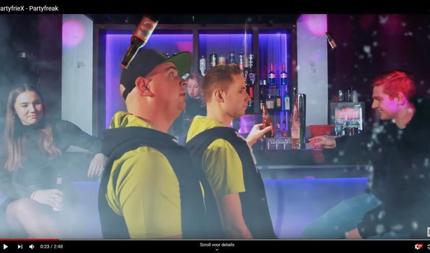 Een scene uit de clip van de PartyfrieX. | Fotonummer: ffabb8