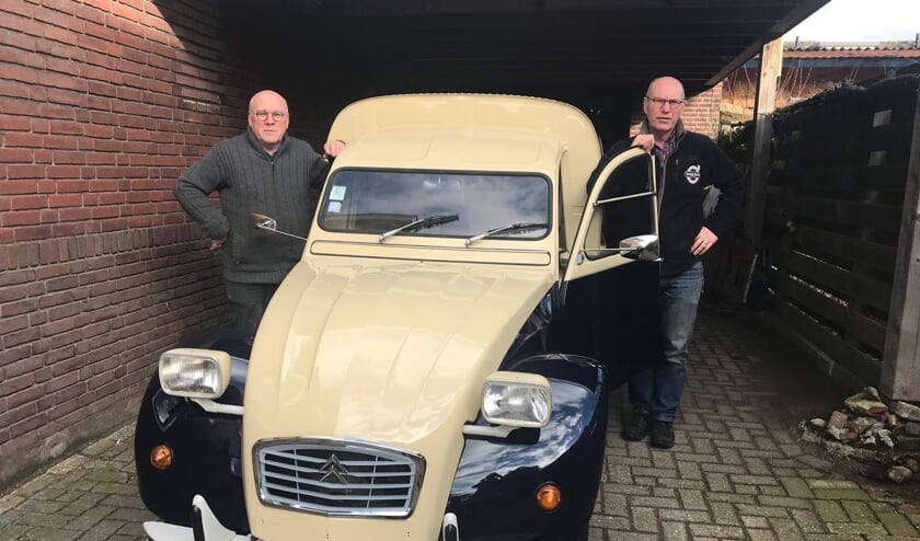 Cees en Han (r zijn trots op het eindresultaat. | Fotonummer: 31e4f5