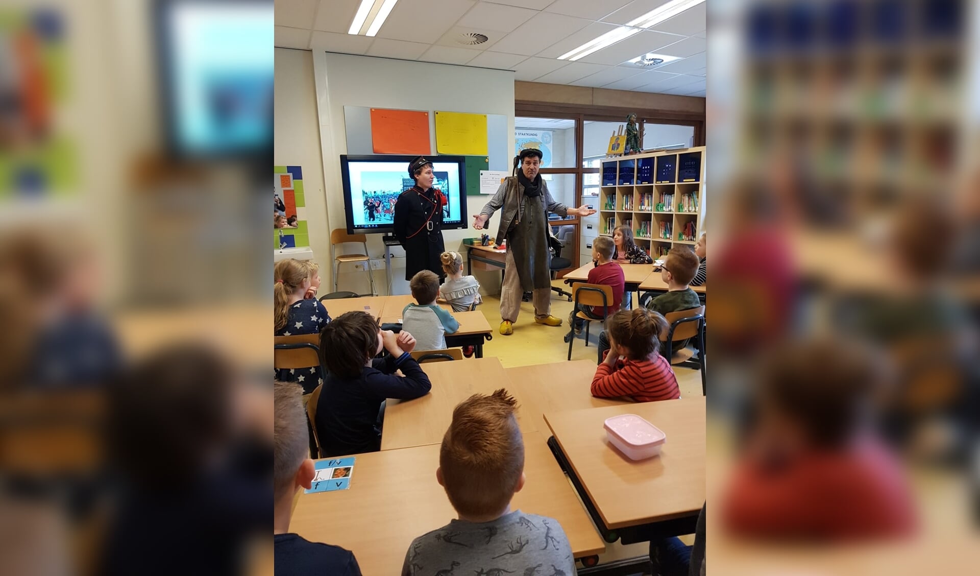 Bijzonder bezoek in de schoolklas.