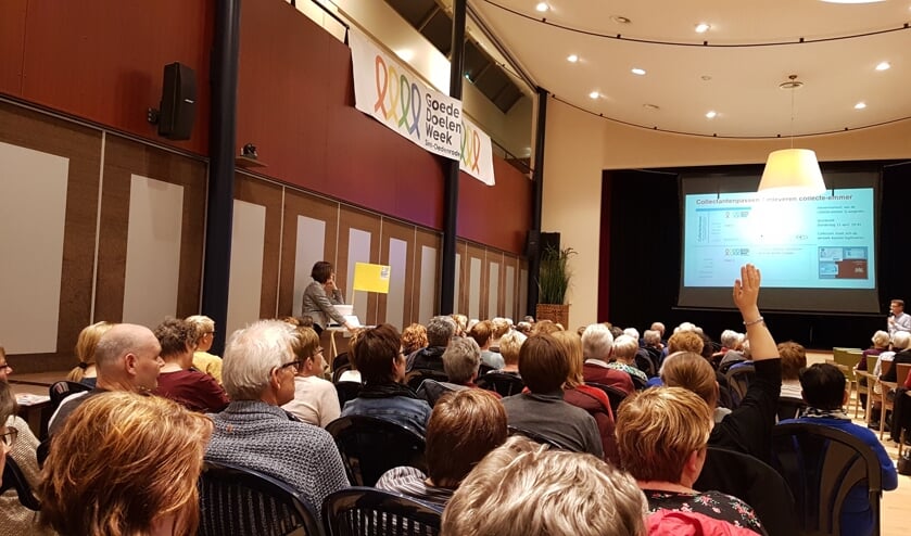 Een volle zaal met vrijwilligers. | Fotonummer: 4070b0