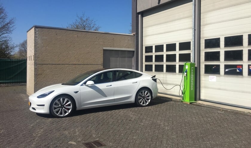 Deze auto is gratis opgeladen. | Fotonummer: d892fd