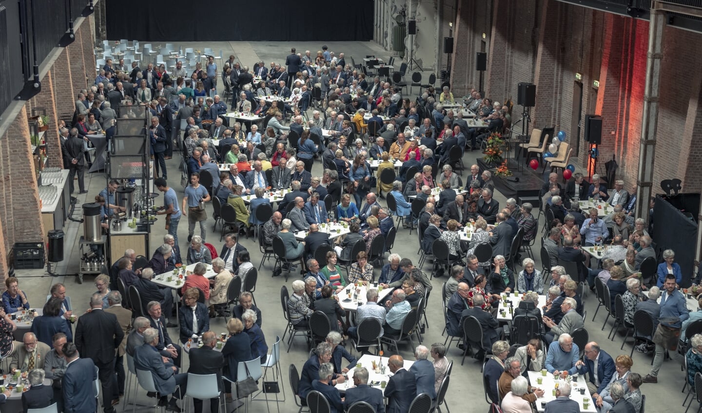 Een mooie overzichtsfoto van de zaal.