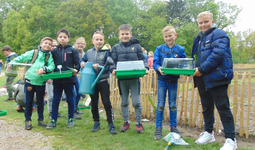 De kinderen genieten van het leuke werk | Fotonummer: 46a855