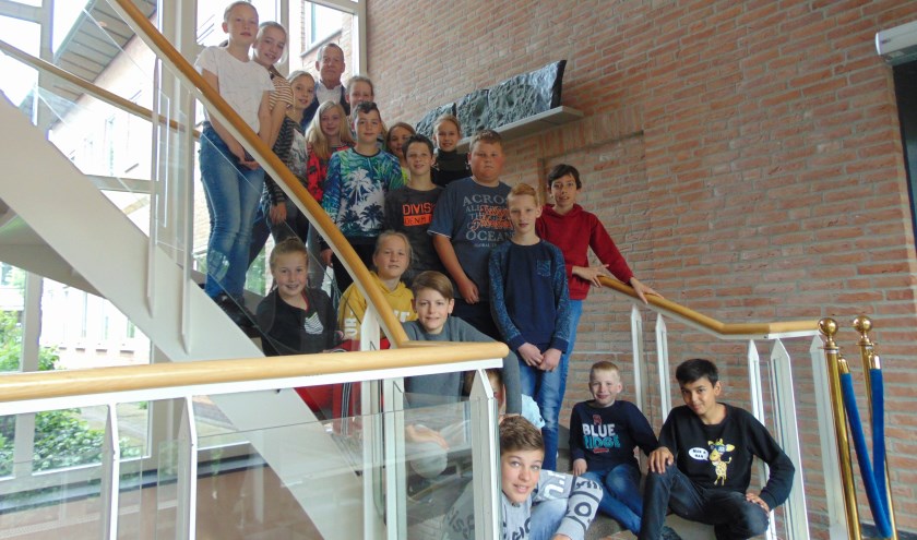 Deze kinderen haalden de diploma's op voor de rest van hun klassen. | Fotonummer: 536e2a