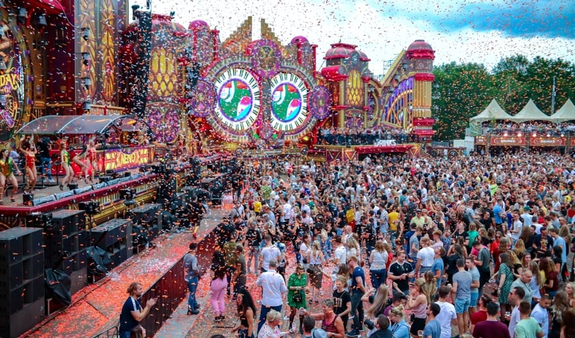 Topdrukte bij het hoofdpodium. | Fotonummer: 5b4400