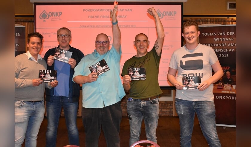 Stefan is de jongeman rechts op de foto. | Fotonummer: 225169