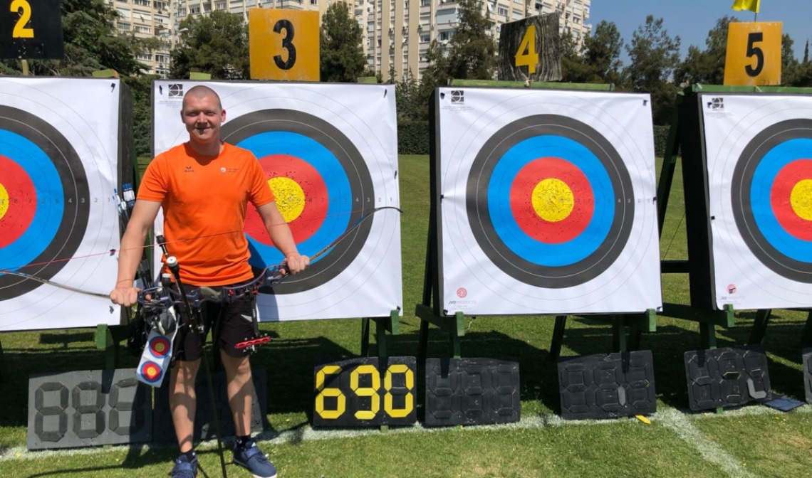 Sjef v.d. Berg schiet Europees record.