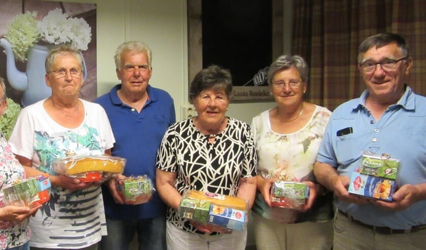 v.l.n.r.: Bertha v.d. Heijden, Annie v. Lierop, Wout Vermeulen, Dinie Leenders, Jo Leenders en Leo Bekkers. | Fotonummer: b7ce58