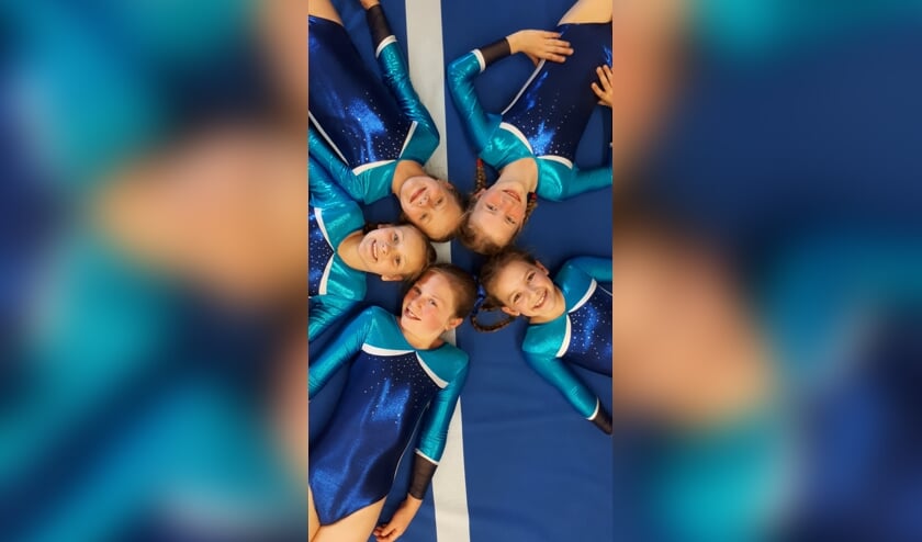 Nina, Sylvie, Laura, Roos en Naomi | Fotonummer: 741ffe