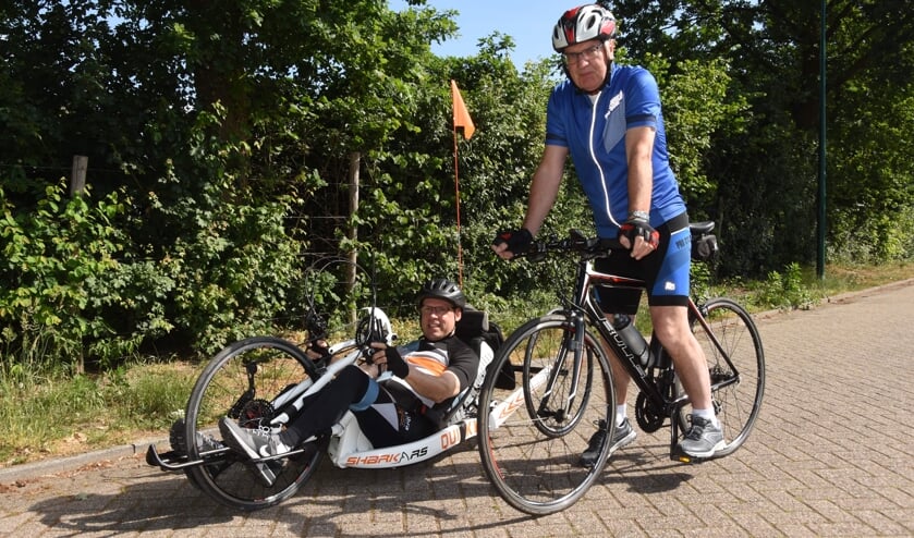Jan en zijn kompaan Harrie Taks, die ook mee gaat. | Fotonummer: b1d9cd