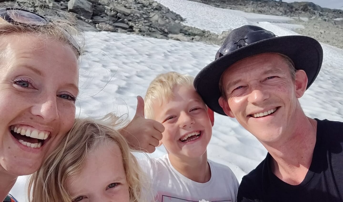 Familie van der Zanden bij de eeuwige sneeuw in Noorwegen