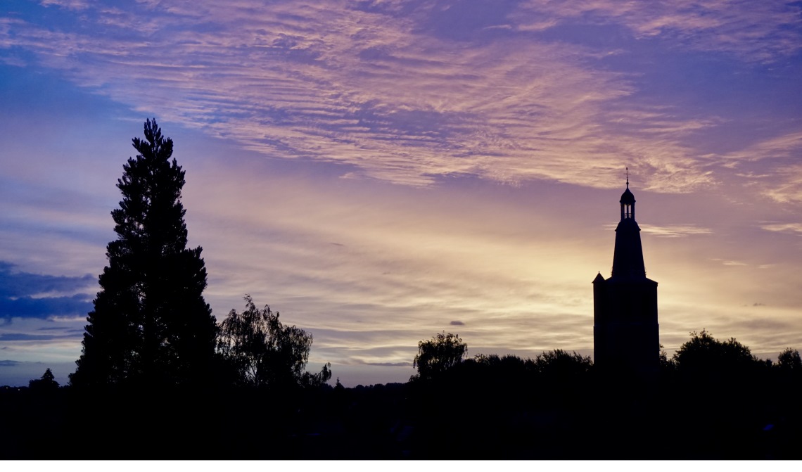 Een prachtig plaatje. Zonsopkomst bij de Knoptoren.