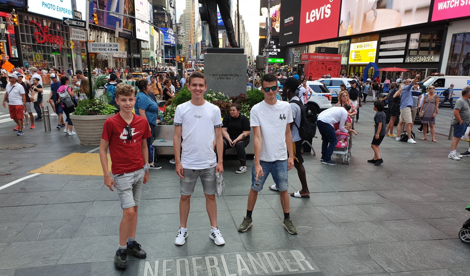Jimmy, Maik en Robin op Times Square New York