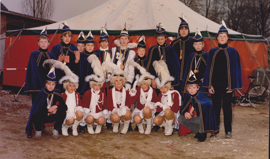Jeugdprins Twan en zijn gevolg in 1982.