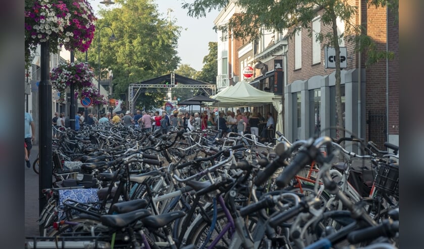 Een zee van fietsen. | Fotonummer: 4d549d