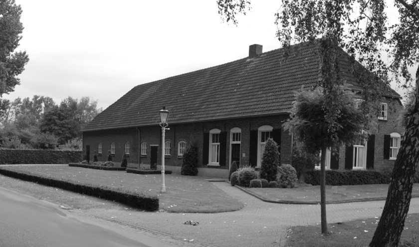 nderduikers vonden vaak een veilig heenkomen op een boerderij zoals hier aan de Hoogstraat ZW | Fotonummer: 9e1651