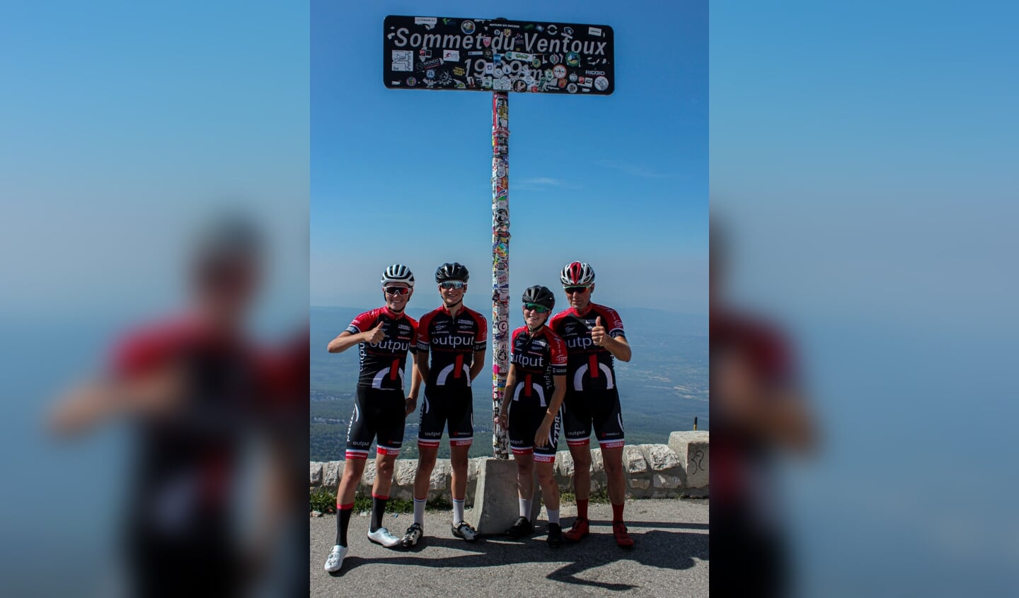 Jarno, Youri, Kim en Marco van Esch hebben de Mont Ventoux beklommen.