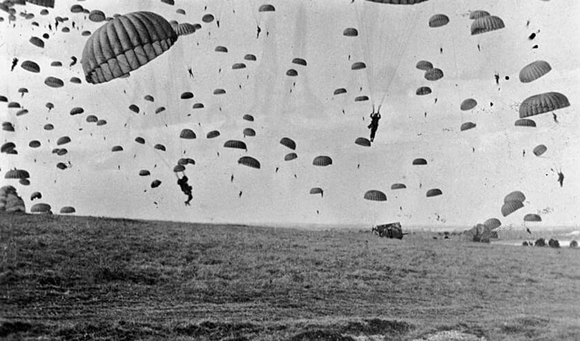 De landing van duizenden parachutisten op 17 september 1944 was de start van de bevrijding van Sint-Oedenrode | Fotonummer: b54f2a
