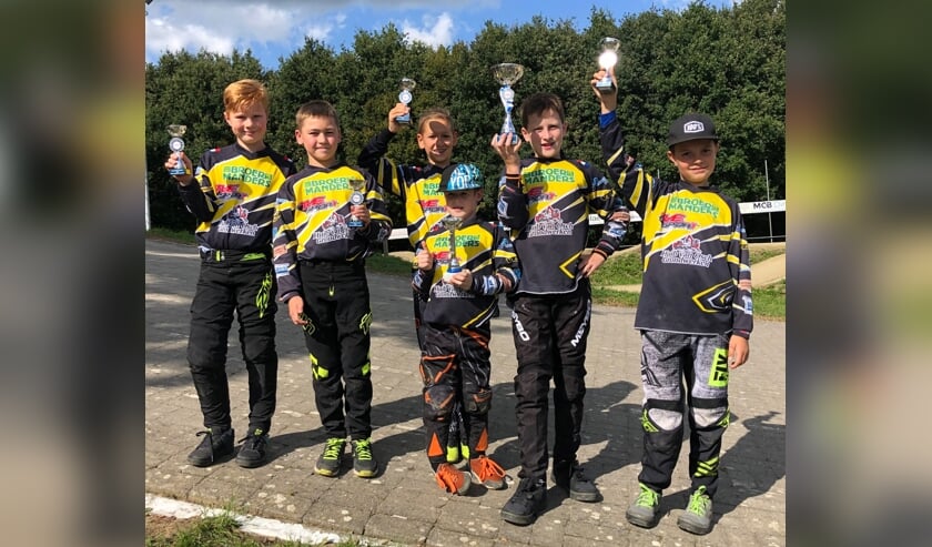 op de foto vlnr. Jens in 't Zandt, Mats de Laat, Daan Maurix, Jurre van den Elsen, Fons Gevers, Ruben van den Hurk | Fotonummer: bea647
