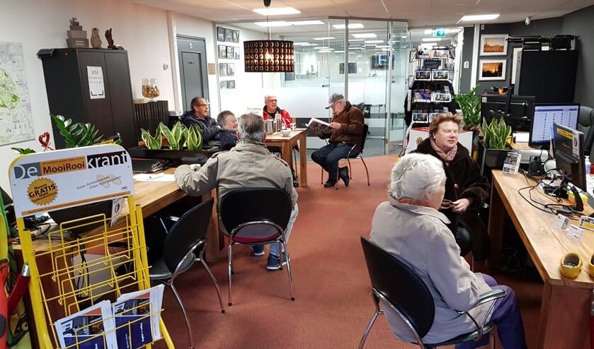 Het kantoor van MooiRooi leek vanmorgen eerder een koffiehuis. | Fotonummer: 6487de