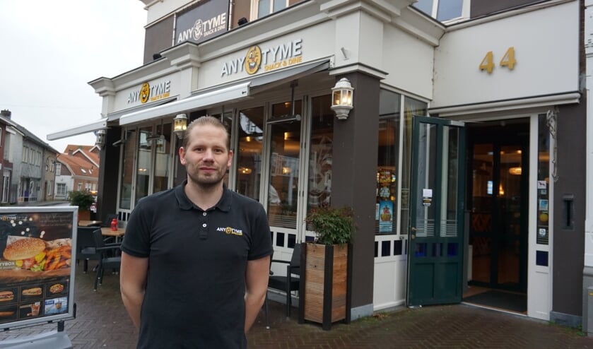 Ricardo Janssen voor de zaak die hij gaat runnen. | Fotonummer: c27f30