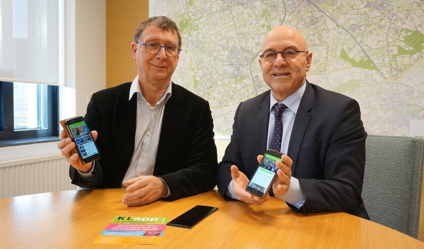 Voorzitter van Omroep Meierij Bart Eijkemans, opent samen met de burgemeester de app. | Fotonummer: f3c318