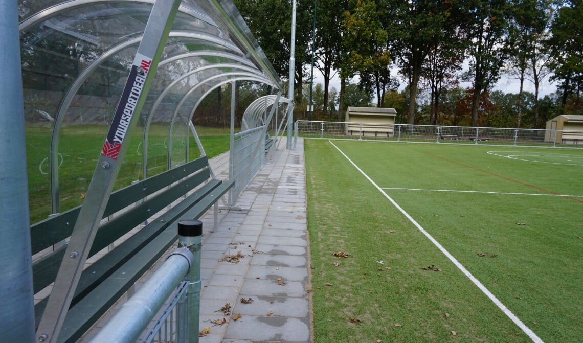 <p>De dug-out van KV Rooi. </p>