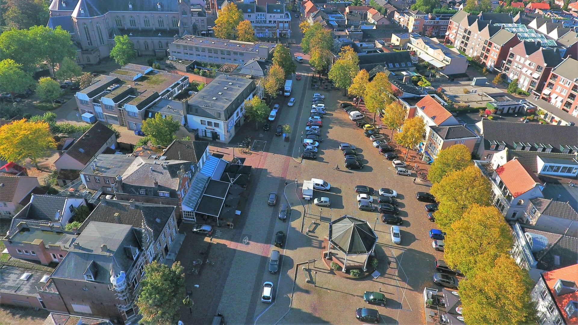 Een luchtfoto van de Markt.