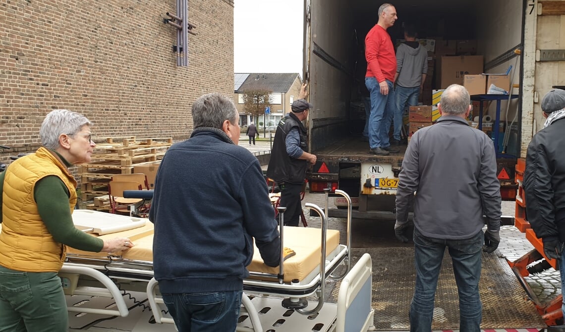 <p>Een scene van vrijwilligers in actie.</p>