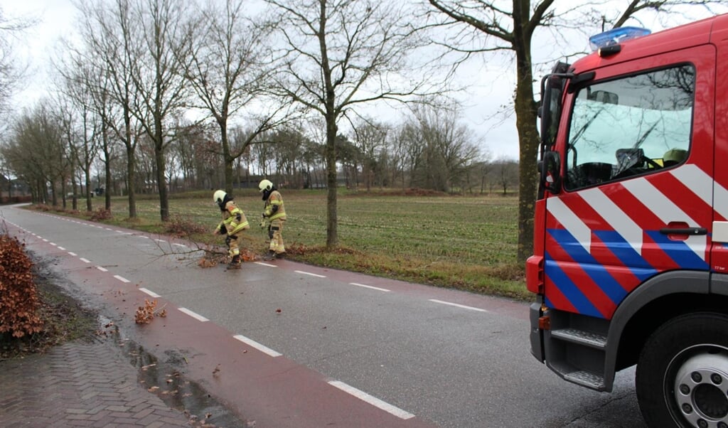 Op de Vresselseweg kreeg de brandweer er een klus bij.