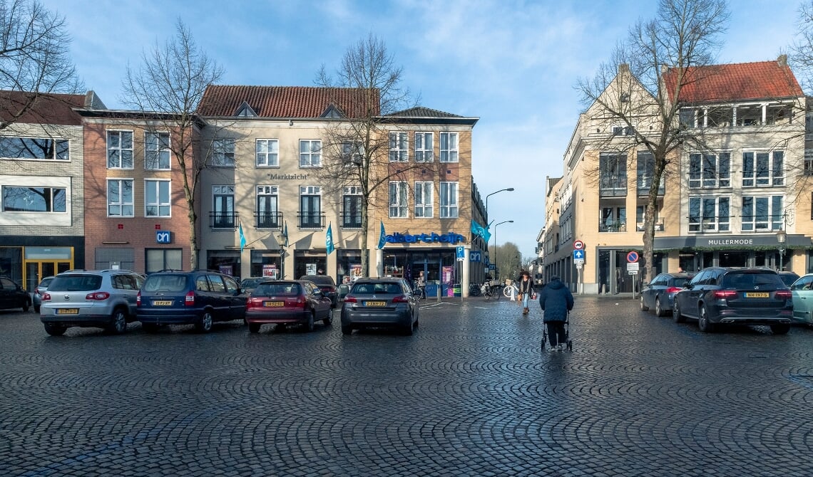 <p>De leden zien in de toekomst liever geen gemotoriseerd verkeer in het eerste gedeelte van de Neulstraat.</p>